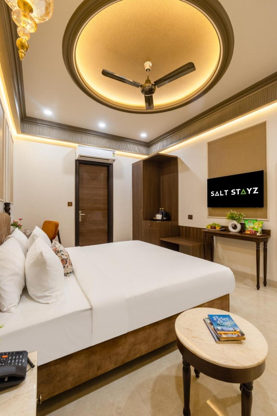 Saltstayz Autograph - Connaught Place